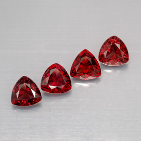 カラットの天然レッドスピネル（5.1×5.1 mm・トリリアント）
