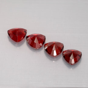 カラットの天然レッドスピネル（5.1×5.1 mm・トリリアント）