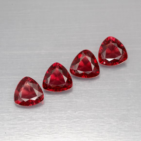 カラットの天然レッドスピネル（5.1×5 mm・トリリアント）