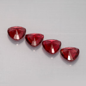 カラットの天然レッドスピネル（5.1×5 mm・トリリアント）