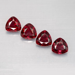 カラットの天然ディープレッドスピネル（5.1×5 mm・トリリアント）