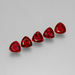 カラットの天然レッドスピネル（5.1×5.1 mm・トリリアント）