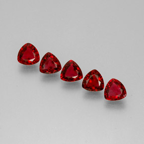 カラットの天然レッドスピネル（5.1×5.1 mm・トリリアント）