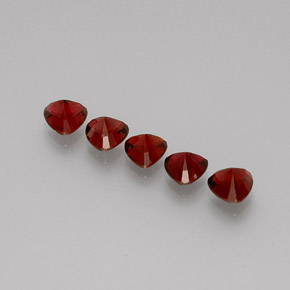 カラットの天然レッドスピネル（5.1×4.9 mm・トリリアント）