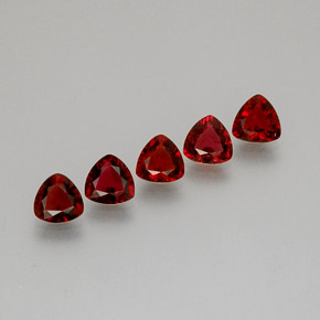 カラットの天然レッドスピネル（5×5 mm・トリリアント）