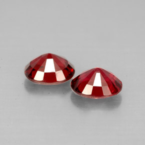 カラットの天然レッドスピネル（5.9×5 mm・オーバルカット）