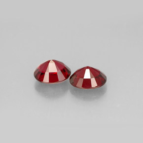 カラットの天然レッドスピネル（6.1×5.2 mm・オーバルカット）