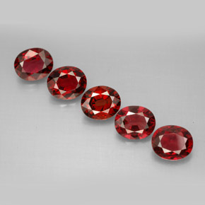 カラットの天然レッドスピネル（6.1×5.2 mm・オーバルカット）