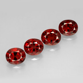 カラットの天然レッドスピネル（6×5.1 mm・オーバルカット）