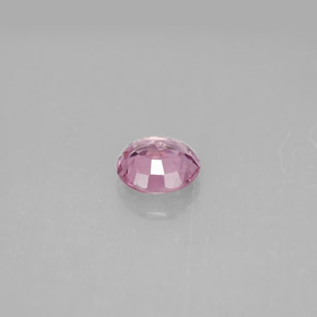 0.94カラットの天然ピンクがかった紫スピネル（6.11 mm・ラウンドカット）