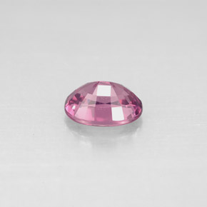 1.03カラットの天然バイオレットピンクスピネル（7×5.1 mm・オーバルカット）