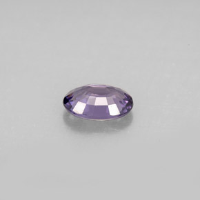 0.88カラットの天然パープルスピネル（7.1×5.1 mm・オーバルカット）