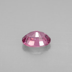 1.10カラットの天然ピンクスピネル（7.2×5.4 mm・オーバルカット）