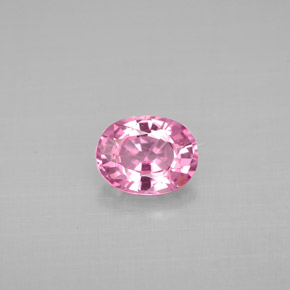 0.94カラットの天然紫がかったピンクスピネル（6.9×5.3 mm・オーバルカット）