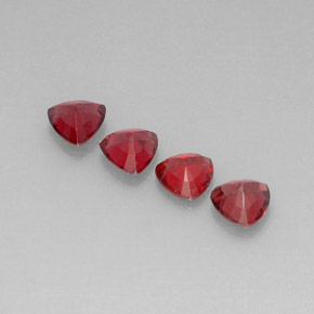 カラットの天然レッドスピネル（5.1×5.1 mm・トリリアント）