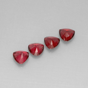 カラットの天然レッドスピネル（5.1×5.1 mm・トリリアント）