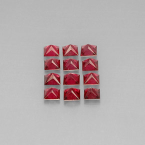 カラットの天然赤みがかったオレンジスピネル（3.1×3 mm・四角）