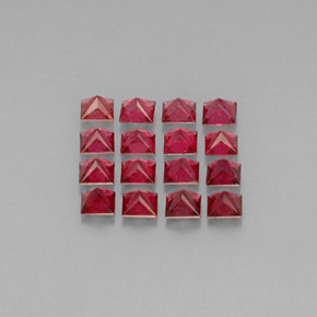 カラットの天然レッドスピネル（3×2.9 mm・四角）