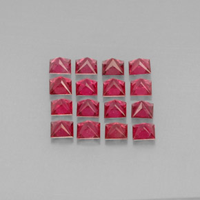 カラットの天然レッドスピネル（3.1×3.1 mm・四角）