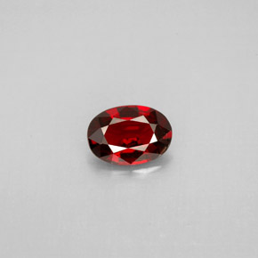 0.63カラットの天然ディープレッドスピネル（6.5×4.6 mm・オーバルカット）
