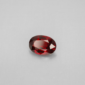 0.63カラットの天然ディープレッドスピネル（6.5×4.6 mm・オーバルカット）