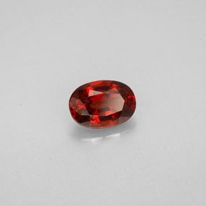 0.75カラットの天然オレンジレッドスピネル（6.5×4.6 mm・オーバルカット）