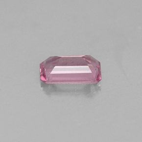 0.46カラットの天然ピンクスピネル（5.7×3.5 mm・エメラルドカット）