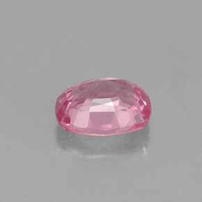 0.64カラットの天然ピンクスピネル（5.7×4.5 mm・クッションカット）