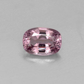 0.68カラットの天然ローズピンクスピネル（6.2×4.4 mm・クッションカット）