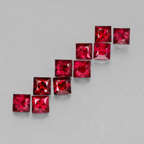 カラットの天然レッドスピネル（3.1×3 mm・四角）