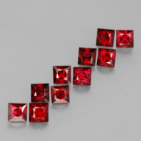 カラットの天然レッドスピネル（3.1×3.1 mm・四角）