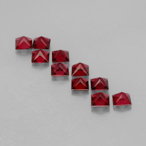 カラットの天然レッドスピネル（3.1×3.1 mm・四角）