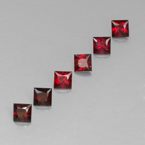 カラットの天然レッドスピネル（3.2×3.2 mm・四角）
