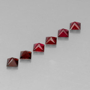 カラットの天然レッドスピネル（3.2×3.2 mm・四角）