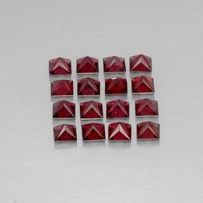 カラットの天然レッドスピネル（3.2×3.1 mm・四角）