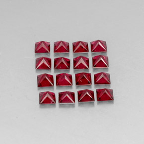 カラットの天然レッドスピネル（3.1×3.1 mm・四角）