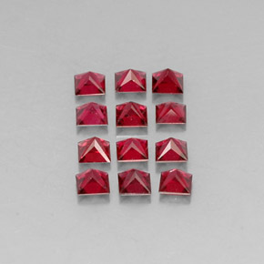 カラットの天然レッドスピネル（3.1×3.1 mm・四角）