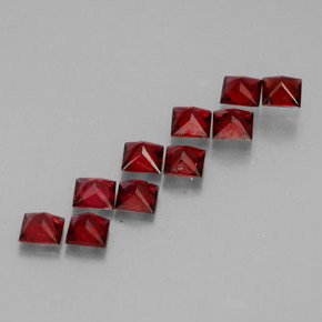 カラットの天然レッドスピネル（3.1×3 mm・四角）