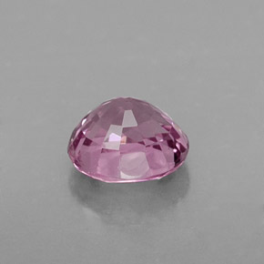 0.82カラットの天然紫がかったピンクスピネル（5.6×5.2 mm・オーバルカット）