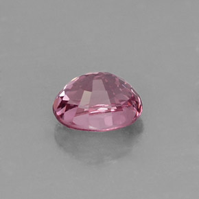 0.77カラットの天然紫がかったピンクスピネル（5.7×4.8 mm・オーバルカット）
