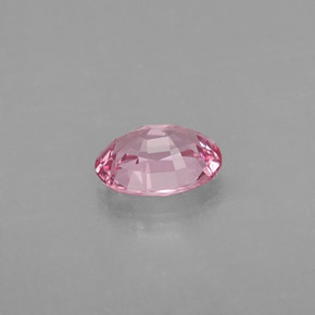 0.67カラットの天然ピンクスピネル（6.3×4.5 mm・オーバルカット）