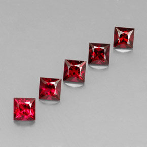 カラットの天然レッドスピネル（4.1×4 mm・四角）
