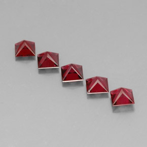 カラットの天然レッドスピネル（4.1×4 mm・四角）
