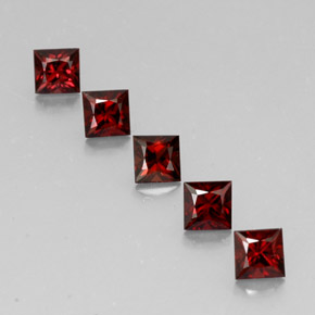 カラットの天然レッドスピネル（4.1×4.1 mm・四角）