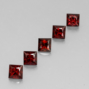 カラットの天然レッドスピネル（4.1×4.1 mm・四角）