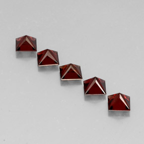 カラットの天然レッドスピネル（4.1×4.1 mm・四角）