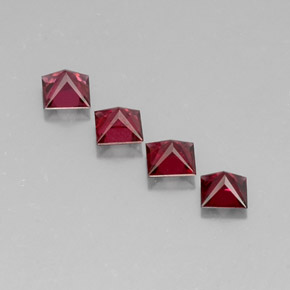 カラットの天然レッドスピネル（4×4 mm・四角）