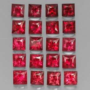 カラットの天然レッドスピネル（2.6×2.6 mm・四角）