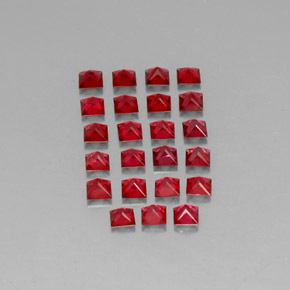 カラットの天然レッドスピネル（2.6×2.6 mm・四角）