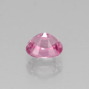 0.77カラットの天然ピンクスピネル（5.7×4.6 mm・オーバルカット）